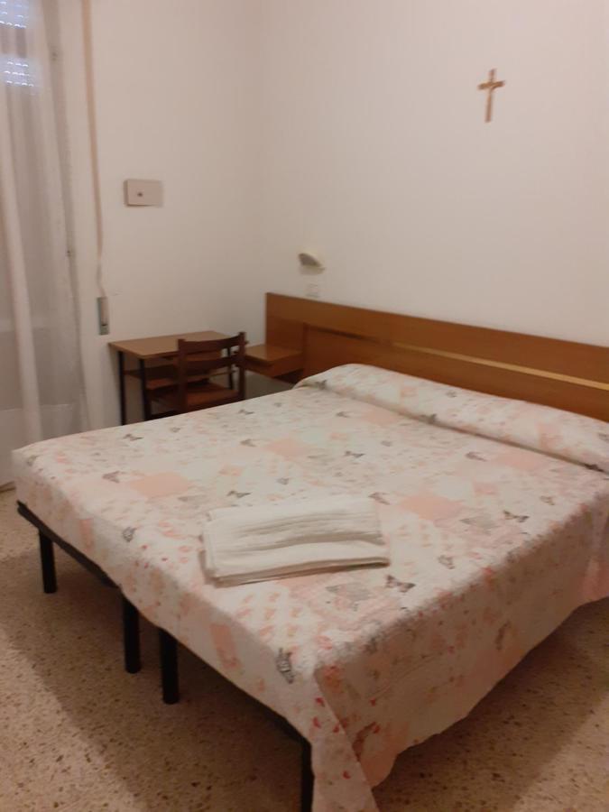 Hotel Rossini Rimini Buitenkant foto