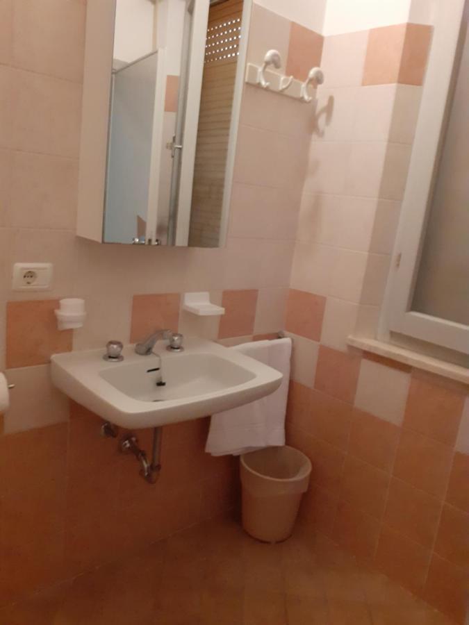 Hotel Rossini Rimini Buitenkant foto