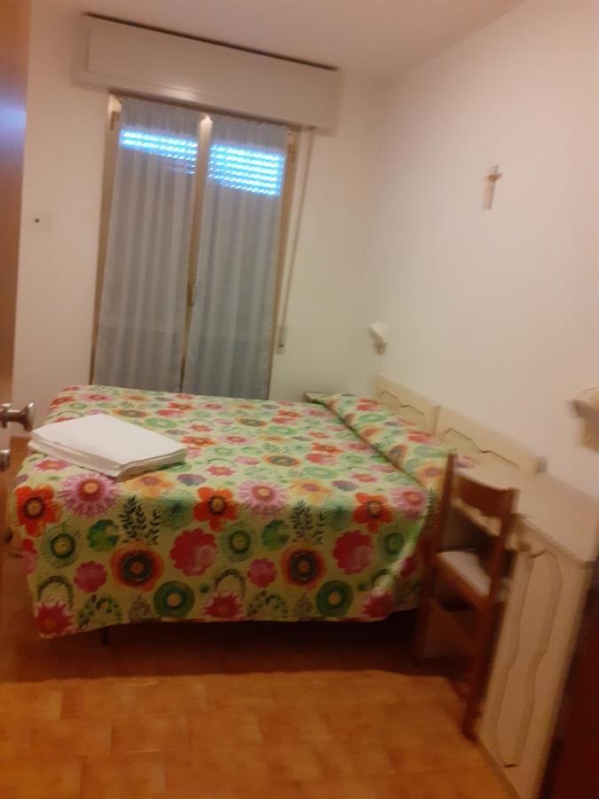 Hotel Rossini Rimini Buitenkant foto